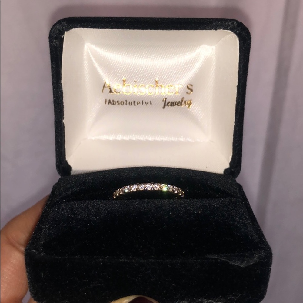Gold diamond ring